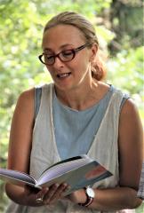 OLS9  Lipi je namenila nekaj  misli iz svoje knjige Slavica tesovnik  Foto Jože Miklavc  IMG_8146 (3)